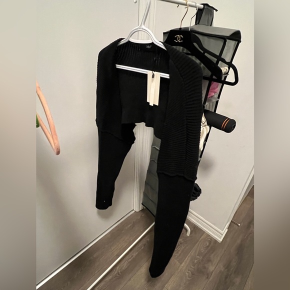 Black knitted outerwear - Picture 1 of 3